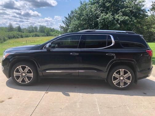 Photo 2 of 11 of 2017 GMC Acadia Denali